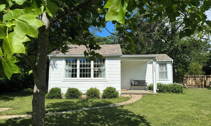 Kirksville Cottage | Quaint Guest Cottage