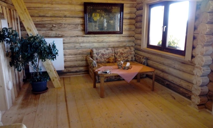 Grattersdorf Apartment | Quaint hut apartment at the horse farm with balcony