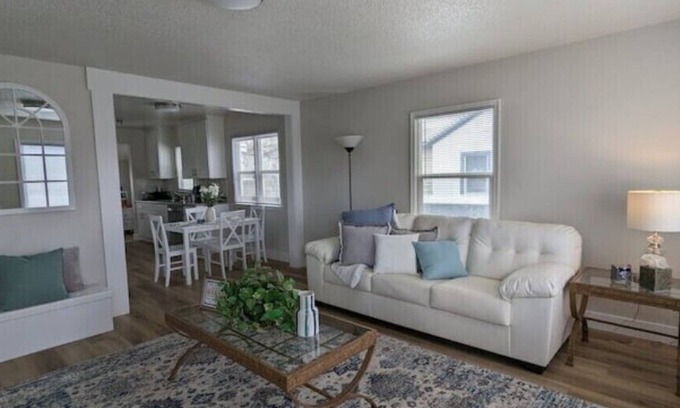 Murray House | Quaint Murray Home in central valley, near mountains & IMC Hospital