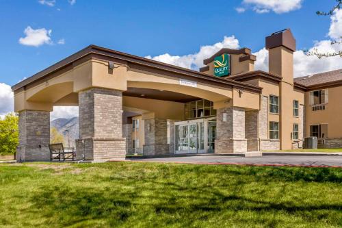 Logan Hotel | Quality Inn Logan near University