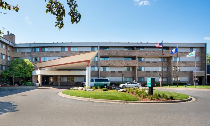 East Bloomington Hotel | Quality Inn & Suites Mall of America - MSP Airport