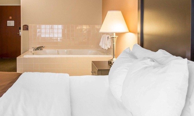 Niles Hotel | Quality Inn & Suites Niles