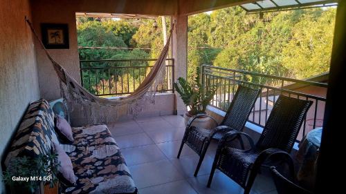 Uberaba House | Quarto com varanda e cozinha e entrada independente