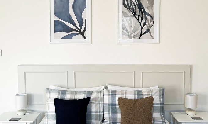 Poole House | Quayside Cottage - Stone’s Throw From Poole Quay