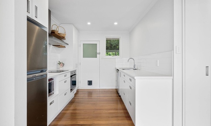 Riccarton House | Queen Size Bedroom Near Hagley Park sharing kitchen & Bathroom with host & guest