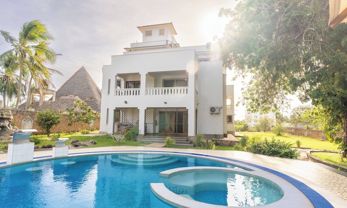 Galu Kinondo House | Queens Chateau Boutique Villa