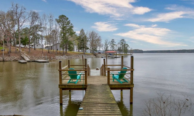Ridgeway House | Quick Retreat- Lakefront lot, for family getaway, water activities or fishing!