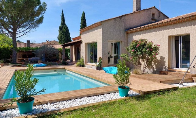 Jonquerettes House | Quiet house with swimming pool, pergola, BBQ, garden with trees, 4 bedrooms and 3 bathrooms
