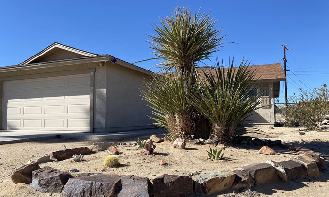 Twentynine Palms House | Quiet 2 bedroom, 6 miles to Joshua Tree National Park Oasis Visitor Center.