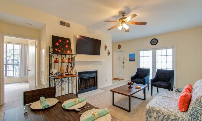 Astrodome Apartment | Quiet and Peaceful Med Center 2 Bd/1Ba