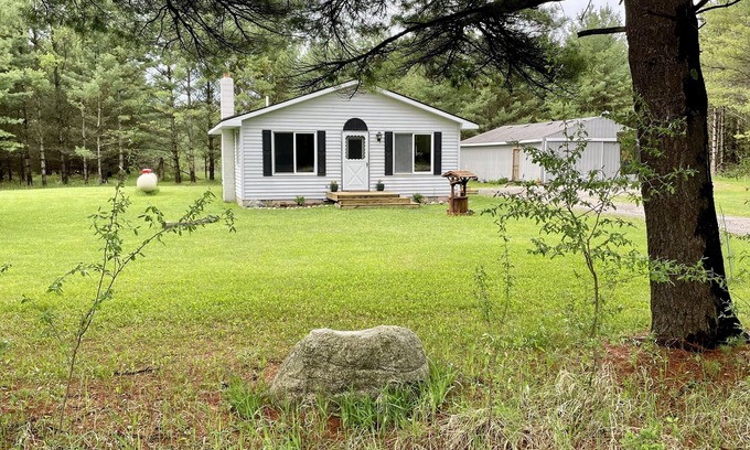 East Tawas Cabin | Quiet and Peaceful Retreat -Nr Redhawk Golf Course
