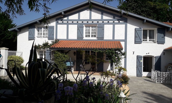 Saint-Laurent-de-Gosse Apartment | Quiet country setting, duplex apartment in renovated farmhouse