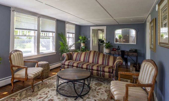 Little Compton Cottage | Quiet Cottage Retreat