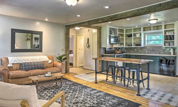 Squires House | Quiet Country Home in Ava with Chic Interior!