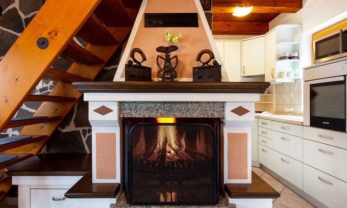 Domzale House | Quiet family house Butterfly place