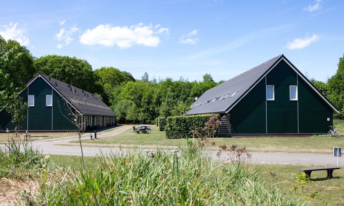 Rheezerveen House | Quiet Glade Stay with Kid