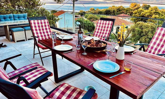 Rogac Apartment | Quiet getaway on a beautiful Island near the historic Roman city of Split.
