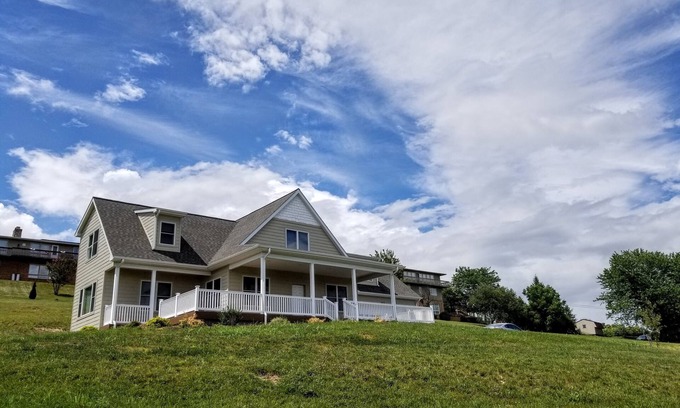 Harrisonburg House | Quiet Home in Harrisonburg with Spectacular Shenandoah Valley Views.