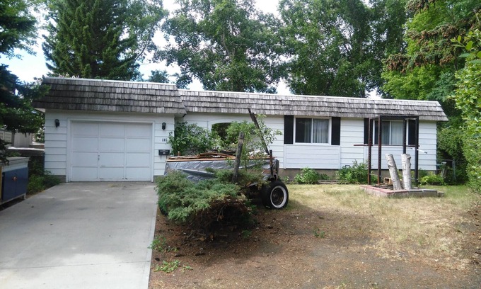 Dalhousie House | Quiet House in Dalhousie NW Calgary