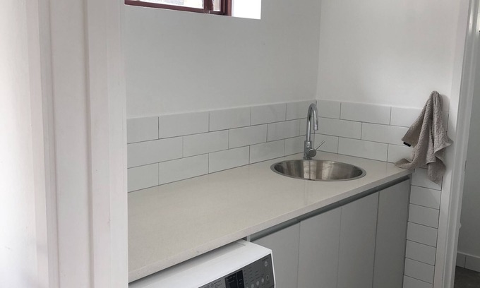 Ngatangiia Cottage | Quiet Location With About a 20 Minute Walk to the Famous Muri Beach