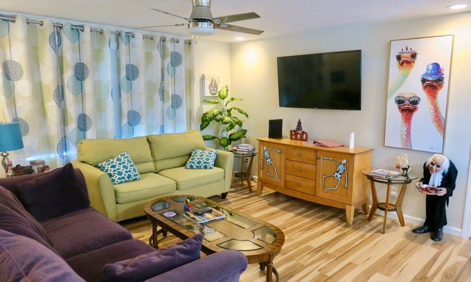 Westside Norwich House | Quiet, Modern Gem K & Q Beds Less Than 2 Miles To Mohegan Sun Casino