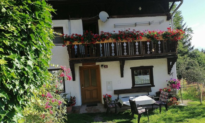 Mutters Apartment | Quiet residential unit on the edge of the forest