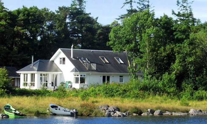 Carrowmoreknock House | Quiet, romantic family cottage, shores of Lake Corrib, Connemara, Co Galway