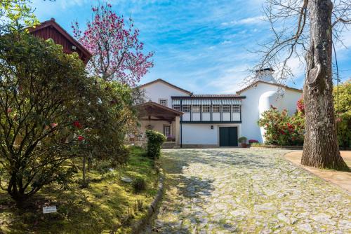 Lever House | Quinta de Mourães Casa dos Rododendros