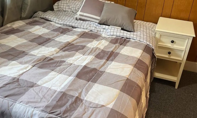 Warren Apartment | Quite and cozy apartment with AC in charming Warren