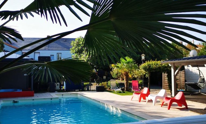 La Roche-sur-Yon Apartment | Résidence Les Alizés 'JACCUZI SAUNA PISCINE en plein centre ville"