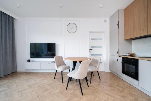 gmina Parzeczew Apartment | Rąbieńska Urban Elegance Apartment by BookingHost