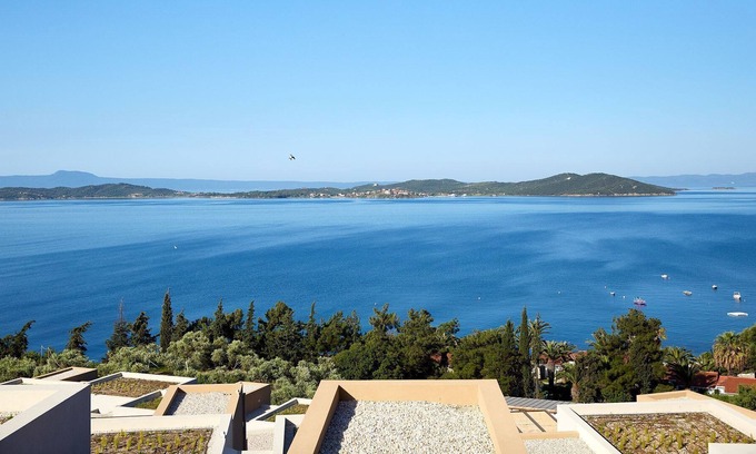 Ouranoupoli Villa | R 845 FREE HALF BOARD Residential 2 Bedroom Pool Villa with Private Garden