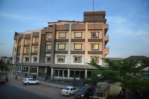 Davanagere Hotel | R Empire Revtree