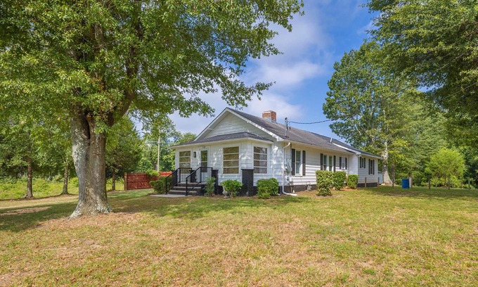 Kings Mountain House | Ranch Retreat | King Ste | Modern KIT | By Casino