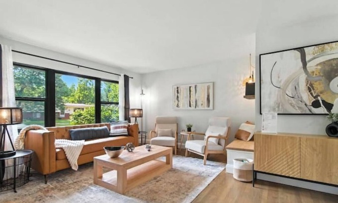 Commerce Township House | Ranch w/King bed, fenced yard, BBQ grill, Gas fire-pit, well-equipped kitchen.