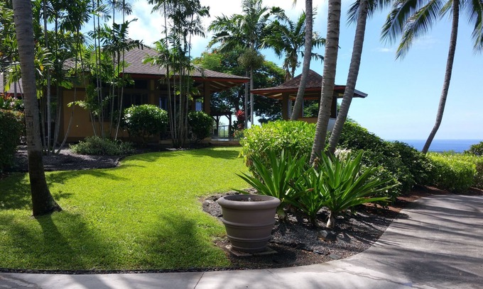 Honaunau-Napoopoo House | Rare Beauty and Luxury at Kealakekua Bay