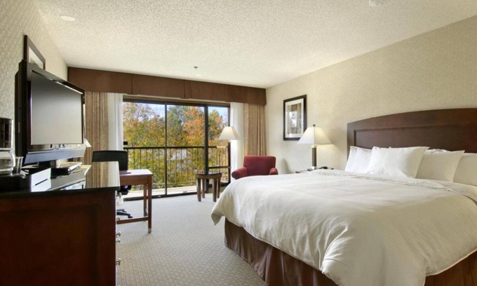 Elko Hotel | Rare Find Outdoor Pool, Parking, Pets Allowed, Close to Johnny Appleseed Park!