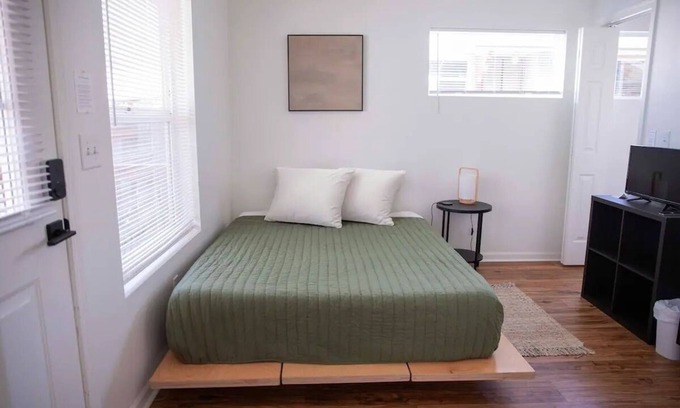 Mississippi District House | Rare Mississippi Ave Suite - 94 WalkScore, Disney+