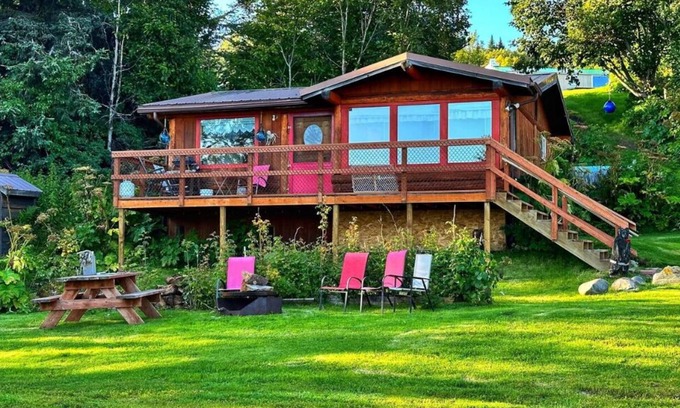 Homer House | Raspberry cottage