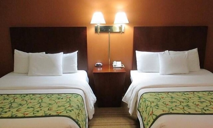 Plymouth Hotel | Red Carpet Inn & Suites