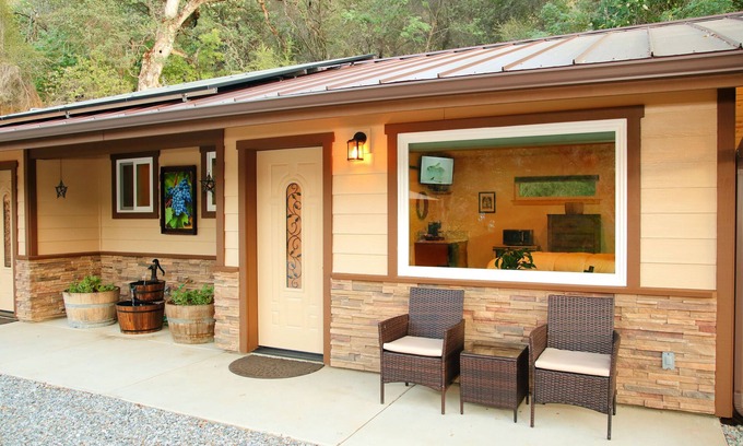 Three Rivers House | Red Mountain Suite 1 mile to Sequoia Natl Park!