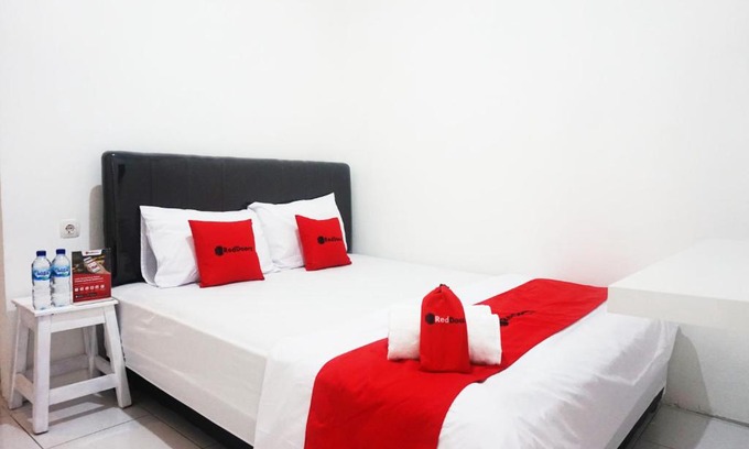 Blitar Hotel | RedDoorz @ Jalan Tanjung Blitar