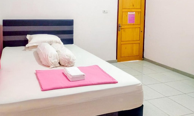 Poso Hotel | RedDoorz @ Makarios Hotel Poso