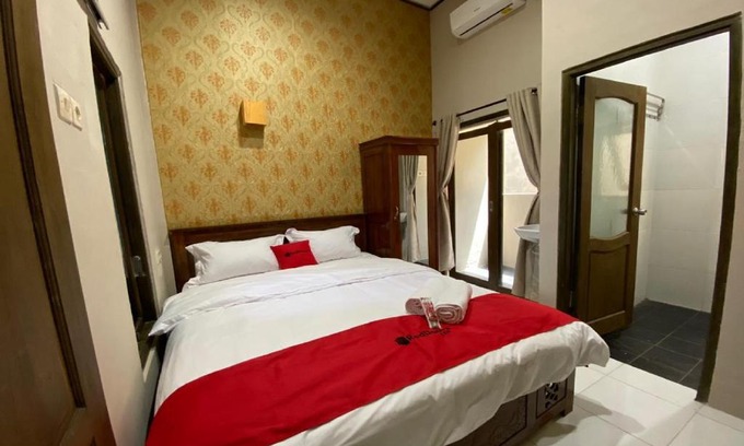 Mojokerto Hotel | RedDoorz near Mojokerto Train Station