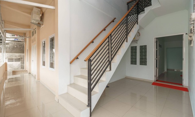 Palembang House | RedDoorz Syariah near Simpang Sekip Palembang