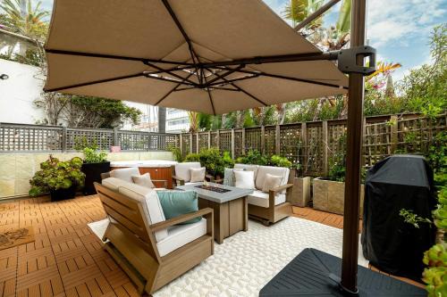 Village of La Jolla Apartment | REDECORATED - Seaside Dream - Jacuzzi - Patio