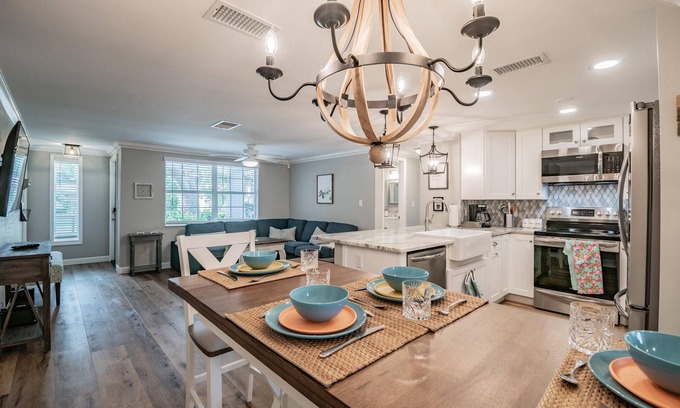 Gulf Gate Estates Villa | Redone Home-3 bedroom, 2 bathroom, and a fireplace near Siesta Key