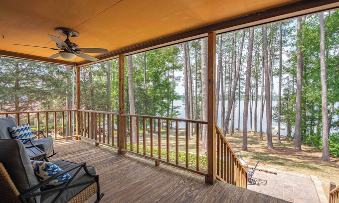 Leesville House | Reel Relaxing Summary