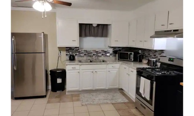 Lakeview  Jefferson County House | Refinery within 5 milesn