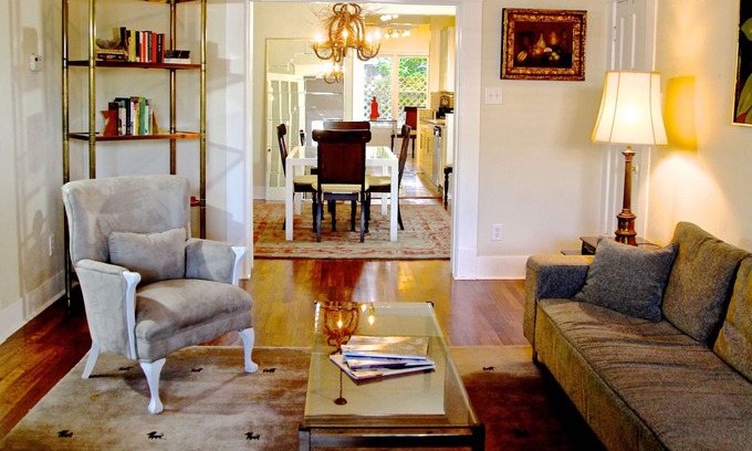 Neartown Apartment | Refuge in the heart of Montrose